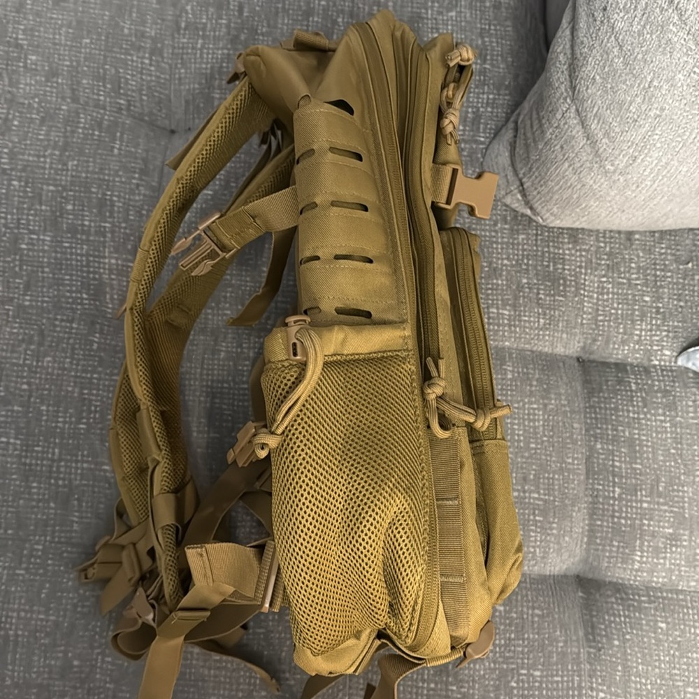 MILITARY STYLE BACKPACK - Picture 3 of 9